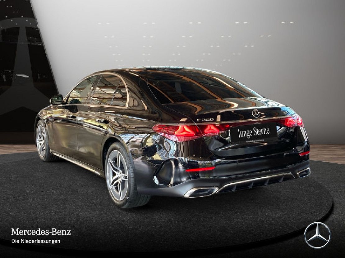 Mercedes-Benz E 200 Sedan