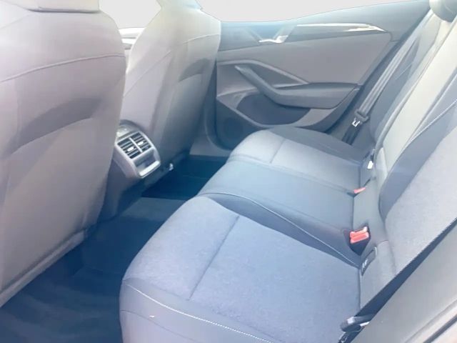 Volkswagen Passat 1.5 eTSI Business Variant