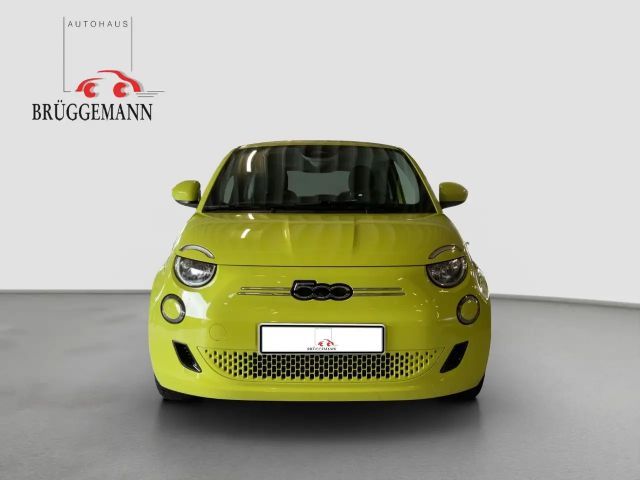 Fiat 500e 23,8 kWh + Ganzjahresreifen