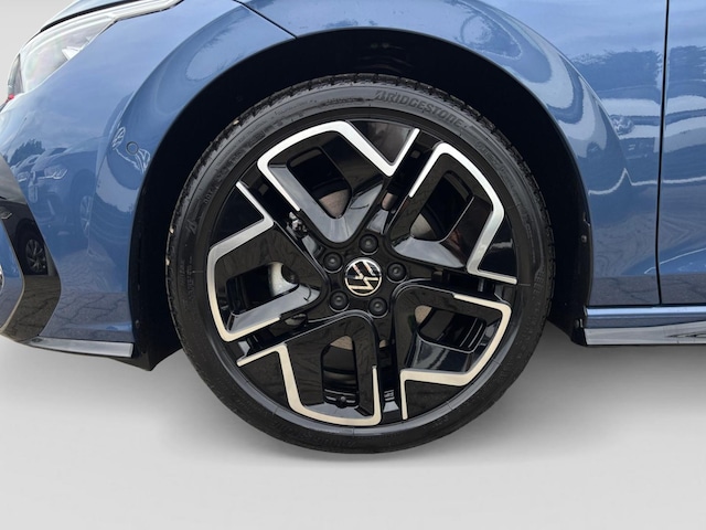 Volkswagen Golf 1.5 TSI Golf VIII Plus R-Line