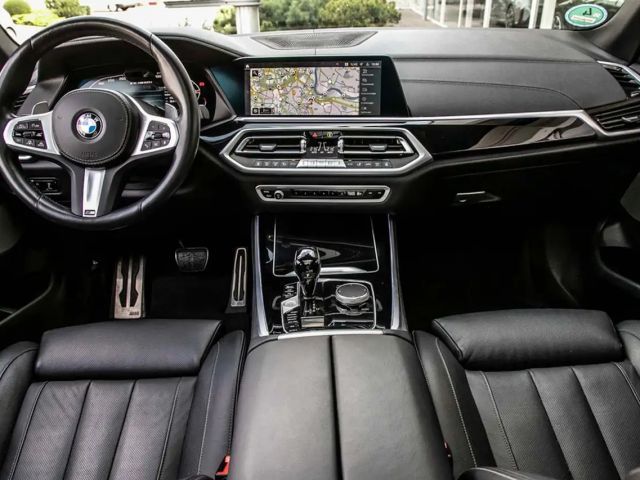 BMW X5 M50i