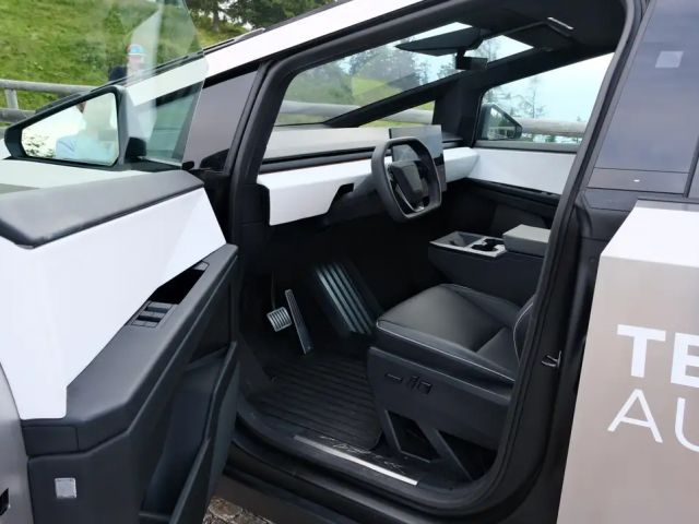 Tesla Cybertruck Cybertruck "foundation series" EU Zulassung