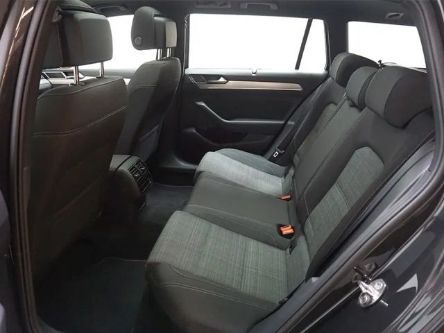 Volkswagen Passat 2.0 TSI DSG R-Line