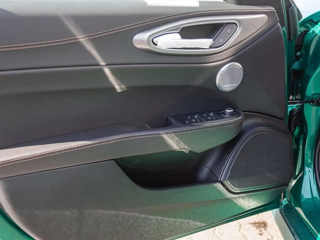 Alfa Romeo Giulia AT8 Q4