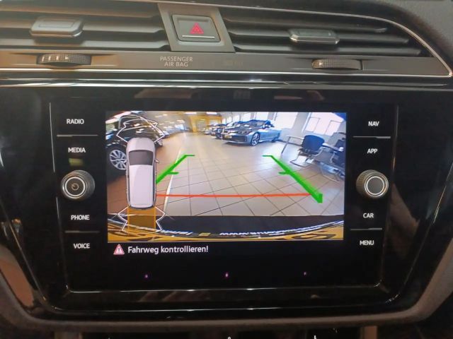 Volkswagen Touran 1.5 TSI DSG Pro R-Line