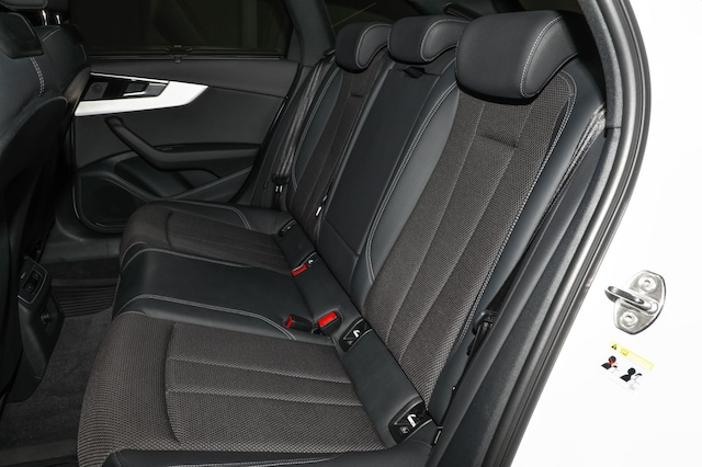 Audi A4 40 TFSI Avant Quattro S-Line S-Tronic