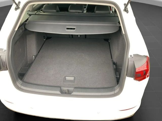 Volkswagen Golf 1.5 eTSI DSG Style Variant