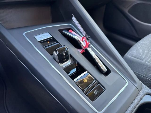 Volkswagen Golf 1.5 eTSI DSG Life Variant