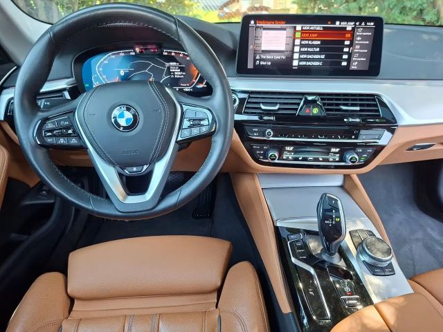 BMW 530 530d Luxury Line Touring xDrive