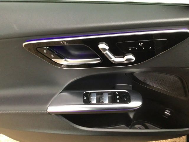 Mercedes-Benz C 200 AVANTGARDE Sedan