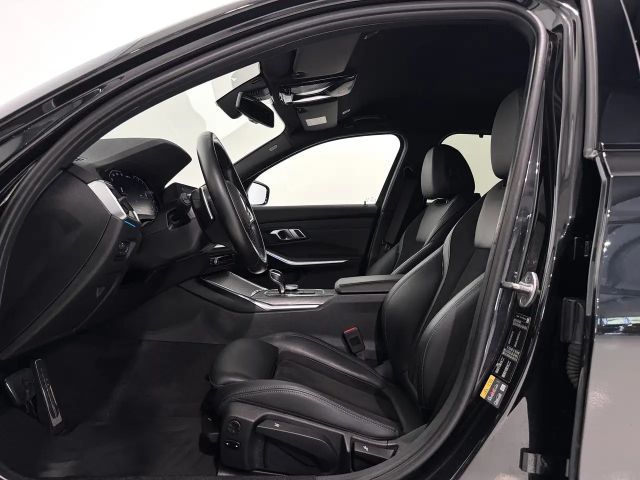 BMW 330 330e M-Sport xDrive