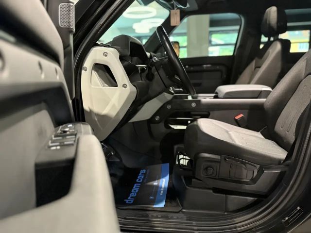 Land Rover Defender 110 Black Pack