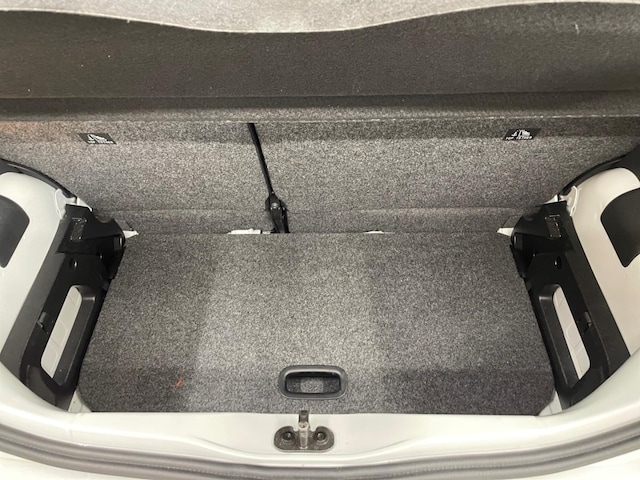 Volkswagen up! 1.0 KLIMA DAB+ ESP ZV ABS GANZJAHRESREIFEN