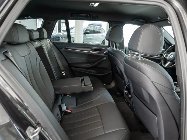 BMW 520 520d M-Sport Touring