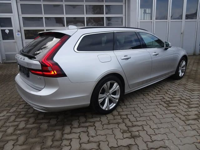 Volvo V90 Momentum