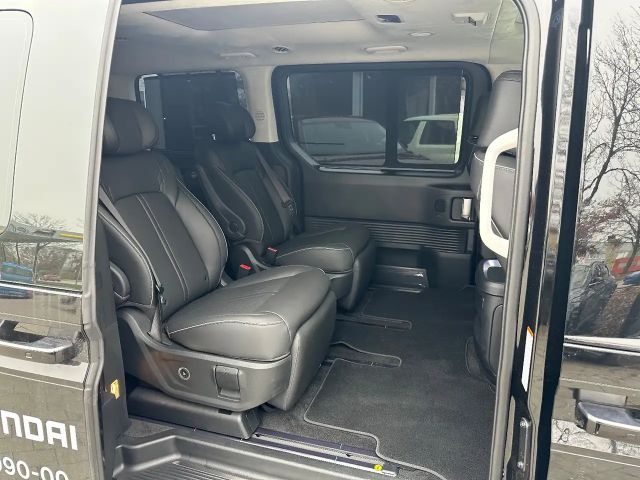 Hyundai Staria Signature