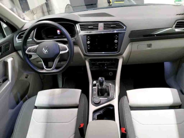 Volkswagen Tiguan AHK*STHZ*MATRIX*HARMAN*360°*DCC*KEYLESS