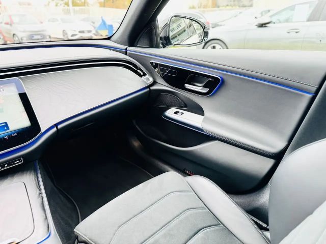 Mercedes-Benz E 220 AMG Line E 220 d Sedan