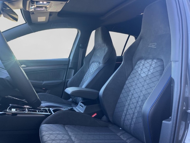 Volkswagen Golf 1.5 eTSI DSG IQ.Drive R-Line