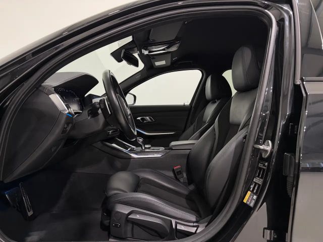 BMW 330 330e M-Sport xDrive