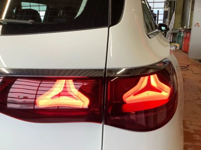 Mercedes-Benz E 220 AVANTGARDE E 220 d Estate