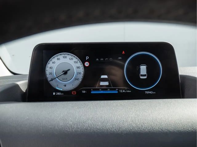 Hyundai Staria Signature