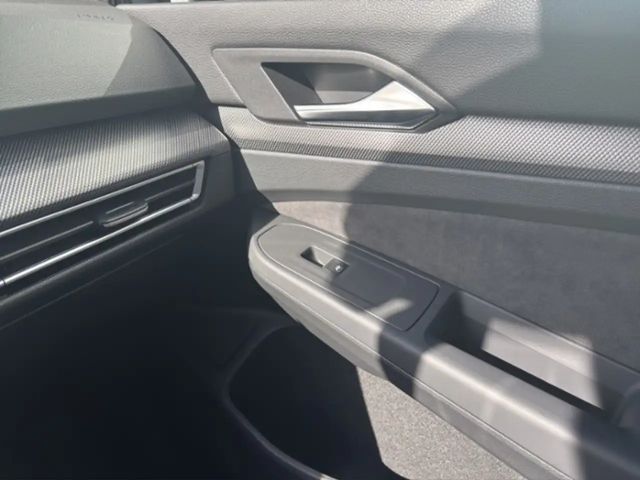 Volkswagen Golf 1.5 eTSI Golf VIII R-Line