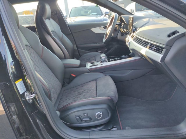 Audi A4 40 TFSI Avant Quattro S-Line S-Tronic