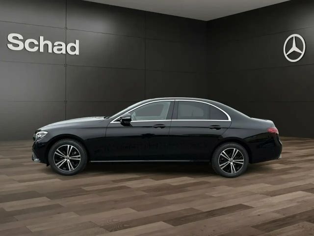 Mercedes-Benz E 200 AVANTGARDE Sedan