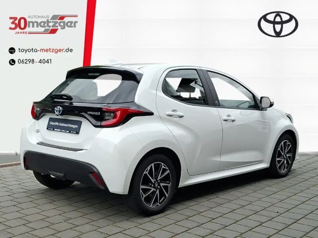 Toyota Yaris Hatchback Hybride Team D