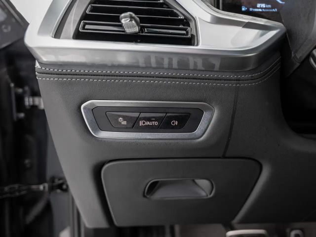 BMW X7 M 60i FACEL. PANO AHK HUD 360° LED STANDHZ