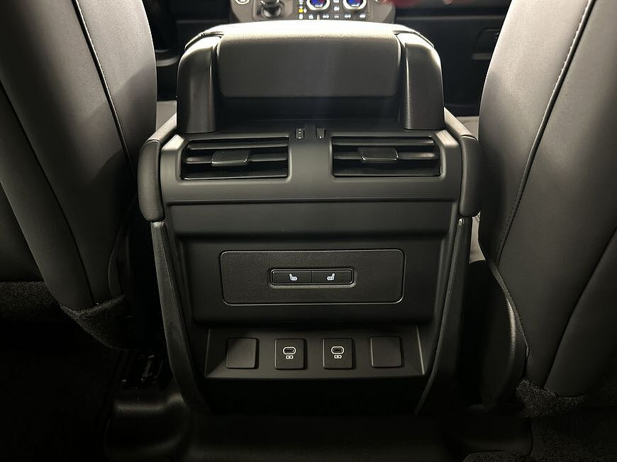 Land Rover Defender 110 Dynamic SE