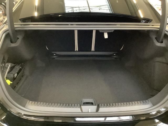 Mercedes-Benz E 200 AMG Line Sedan