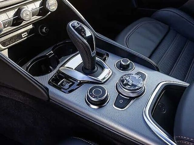 Alfa Romeo Giulia AT8 Q4