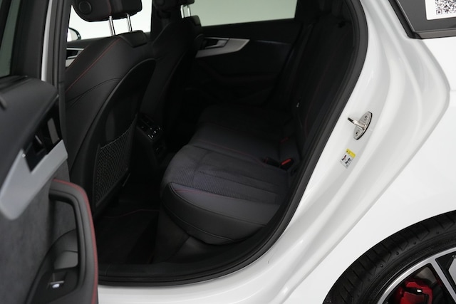 Audi A4 40 TFSI Avant Quattro S-Line S-Tronic