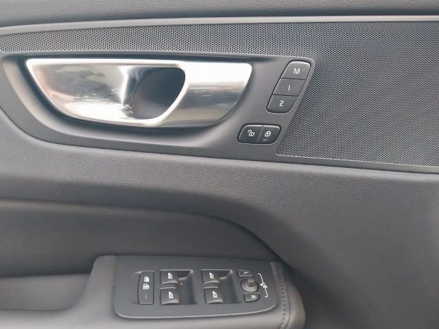 Volvo XC60 AWD Dark Plus