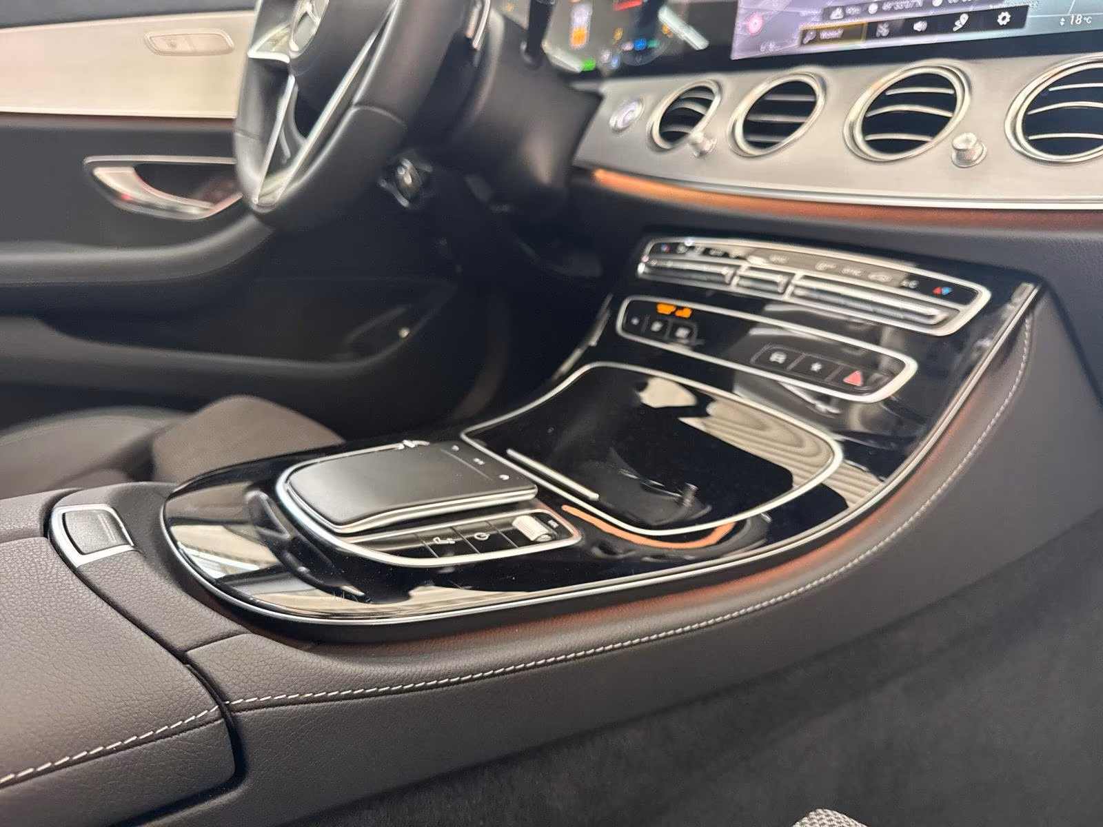 Mercedes-Benz E 220 AVANTGARDE E 220 d Estate