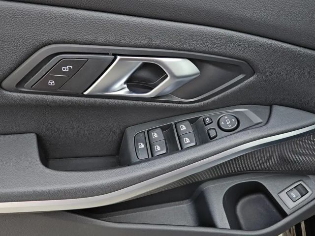 BMW 330 330i Touring xDrive