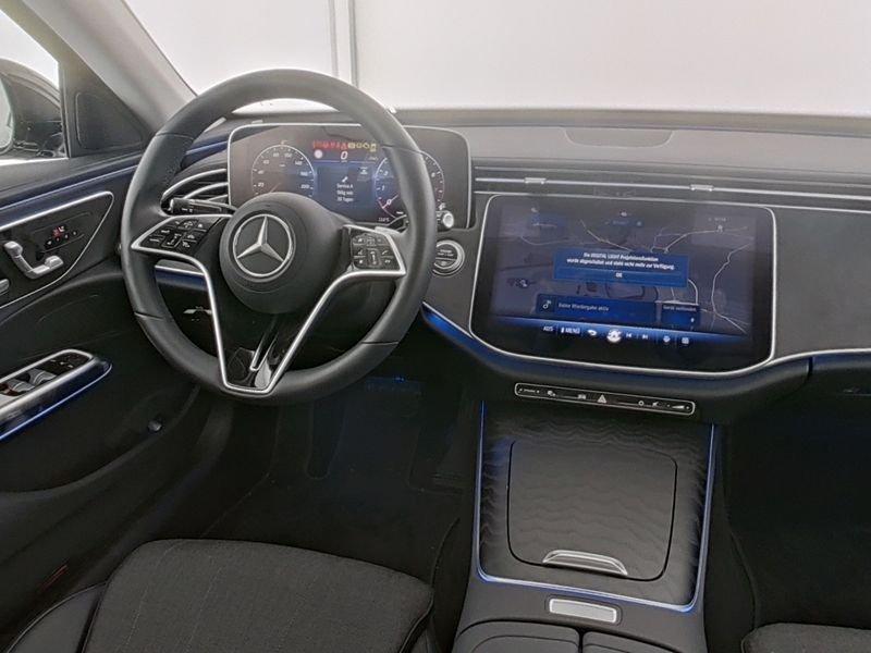 Mercedes-Benz E 200 AVANTGARDE Sedan