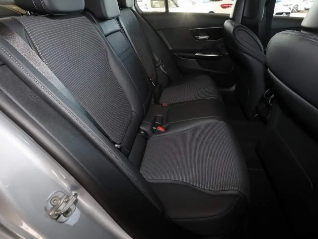 Mercedes-Benz C 180 AVANTGARDE Sedan