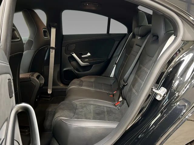 Mercedes-Benz CLA 200 AMG Line Coupé