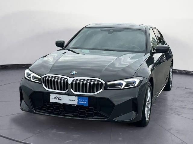 BMW 320 320i M-Sport Sedan