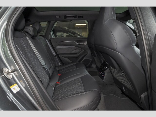 Audi A6 Avant Quattro S-Tronic