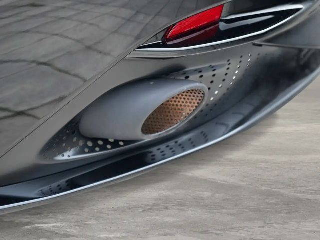 Aston Martin DB12 Volante Californian Poppy Carbonbremse  B&W