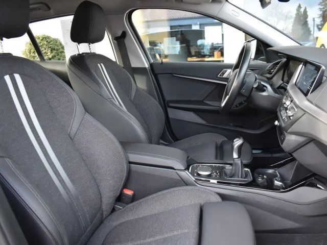 BMW 118 118i Sedan Sport Line