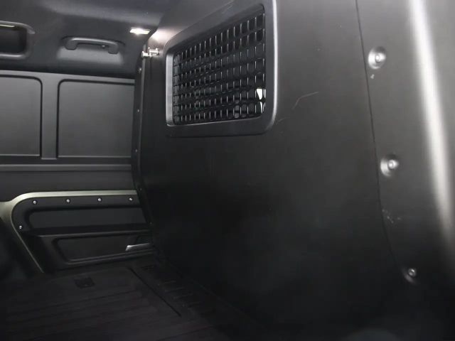 Land Rover Defender 110 D250 S