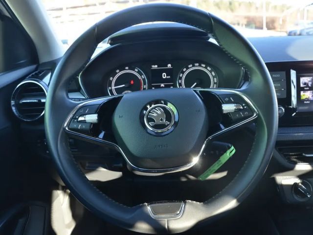 Skoda Fabia Fabia 1,0 LED TEMPO KLIMA PARKSENSOREN HINTEN 1.Be