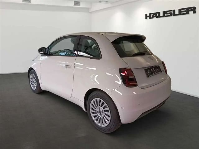 Fiat 500e Sitzheizung Rückfahrkamera Parksensoren