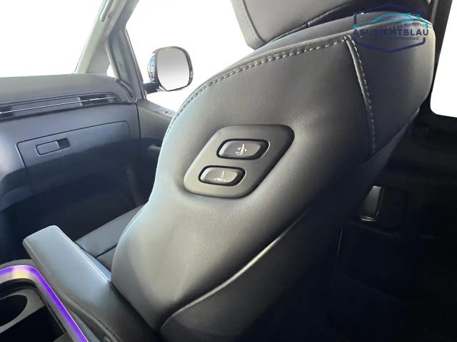 Hyundai Staria Signature