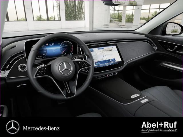 Mercedes-Benz E 200 AVANTGARDE Sedan